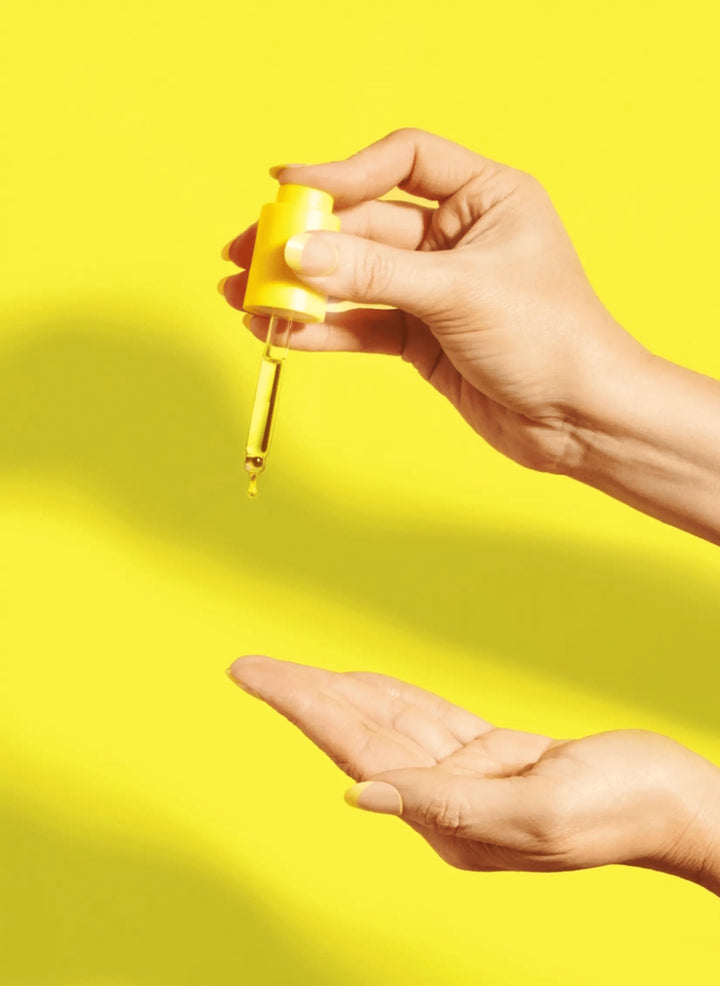 Clear lightweight oil drops for heat protection 抗熱髮油質地
