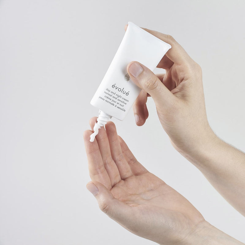 Day and Night Cream (Normal & Sensitive) 輕盈滋潤面霜 (正常或敏感)